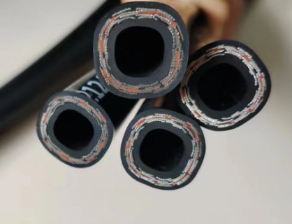 石化行业的安全防线：四层钢丝缠绕胶管在极端环境中的可靠性分析